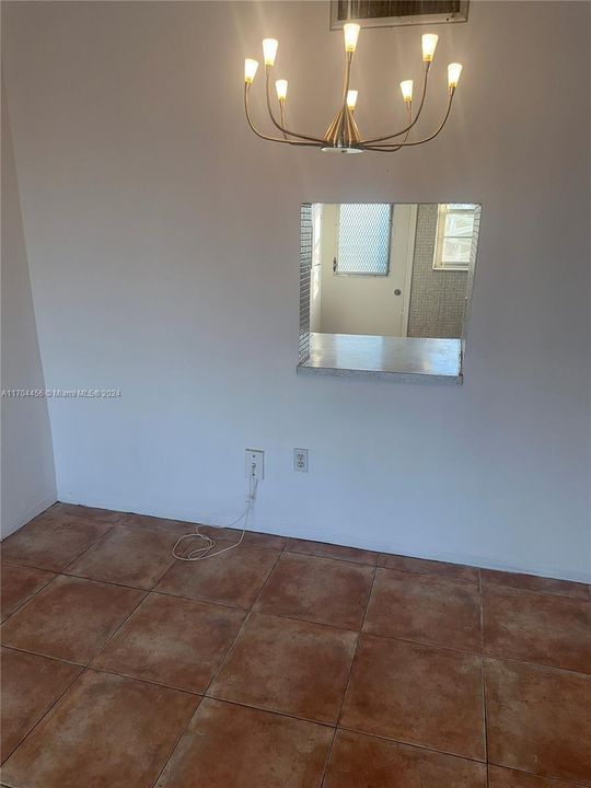 Active With Contract: $1,500 (1 beds, 1 baths, 800 Square Feet)