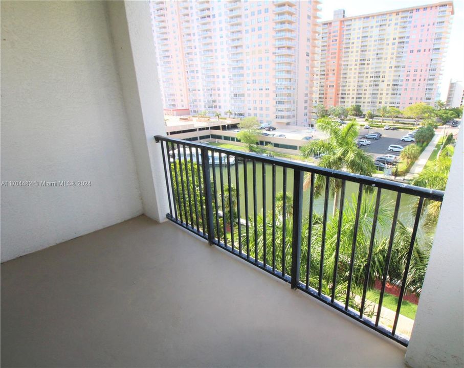For Sale: $530,000 (2 beds, 2 baths, 1116 Square Feet)