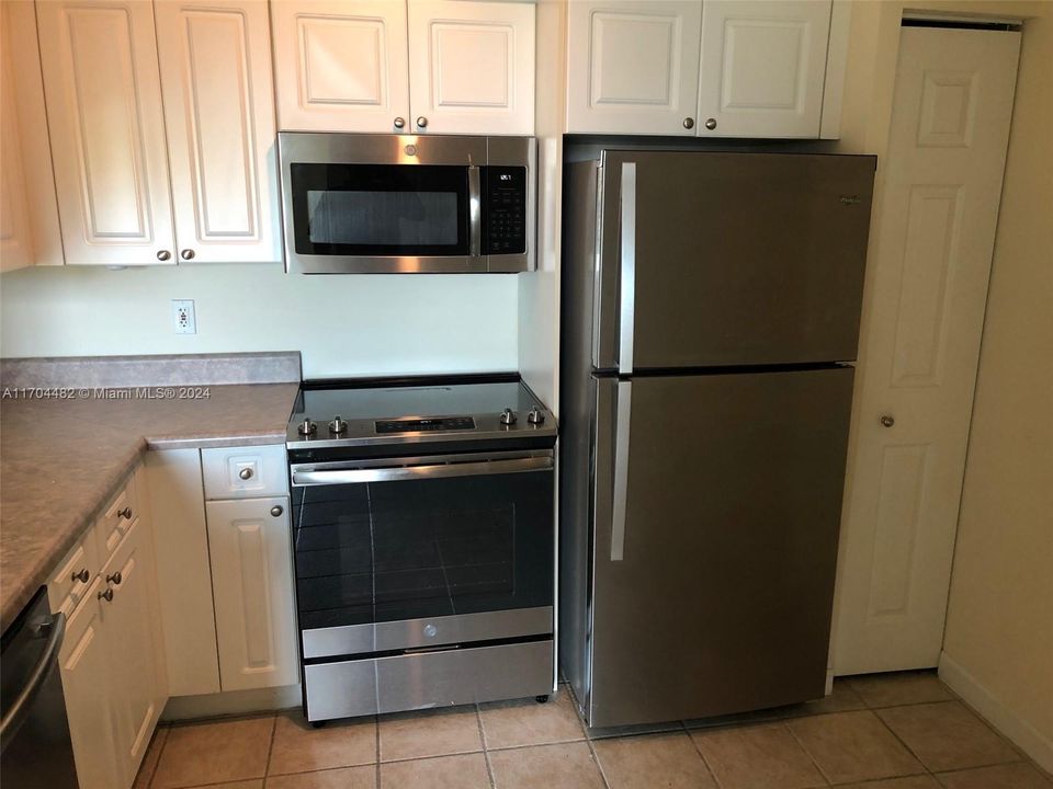 For Sale: $530,000 (2 beds, 2 baths, 1116 Square Feet)