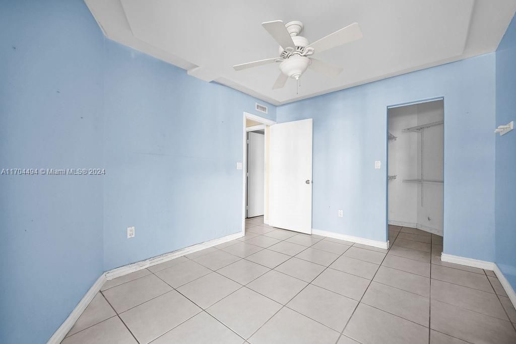 For Sale: $240,000 (2 beds, 2 baths, 908 Square Feet)