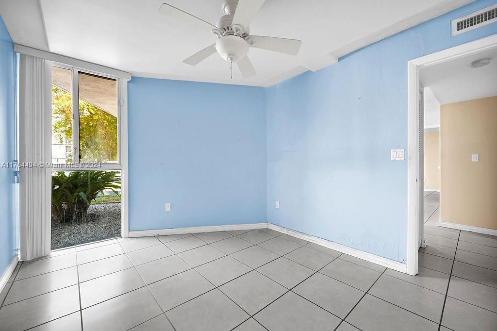 For Sale: $240,000 (2 beds, 2 baths, 908 Square Feet)