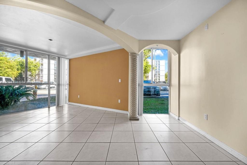 For Sale: $240,000 (2 beds, 2 baths, 908 Square Feet)