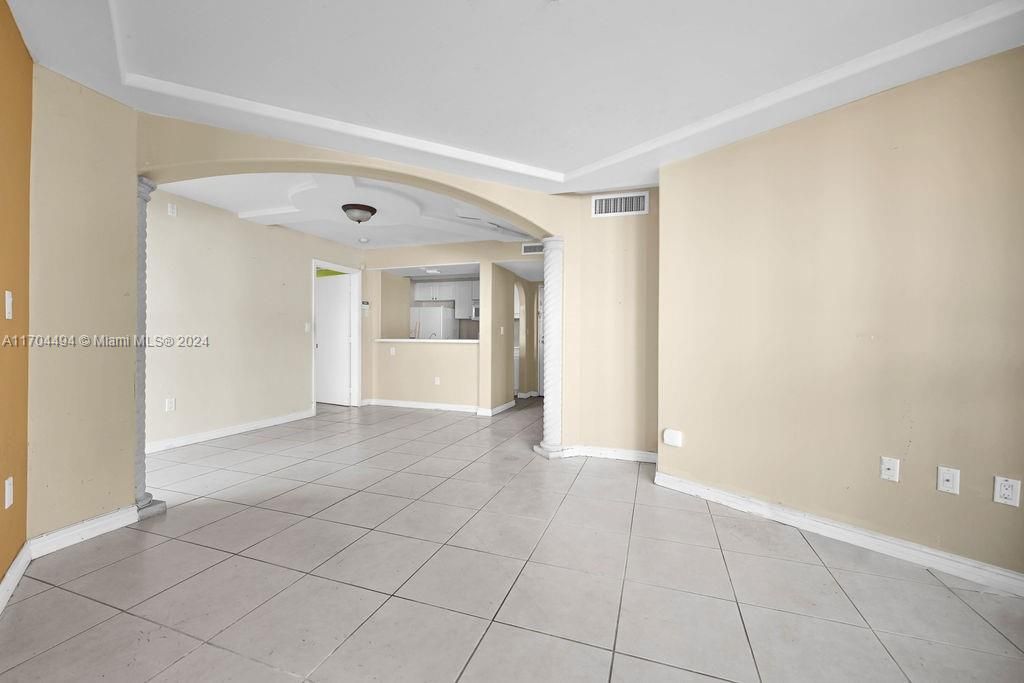 For Sale: $240,000 (2 beds, 2 baths, 908 Square Feet)