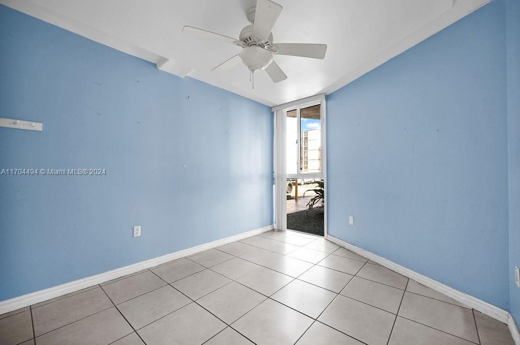 For Sale: $240,000 (2 beds, 2 baths, 908 Square Feet)