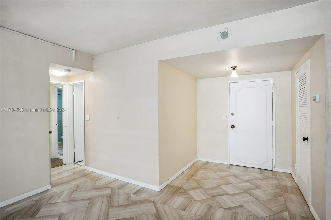 For Sale: $615,000 (2 beds, 2 baths, 1323 Square Feet)