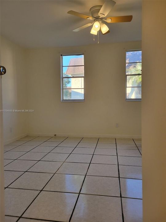 For Sale: $94,900 (2 beds, 1 baths, 725 Square Feet)