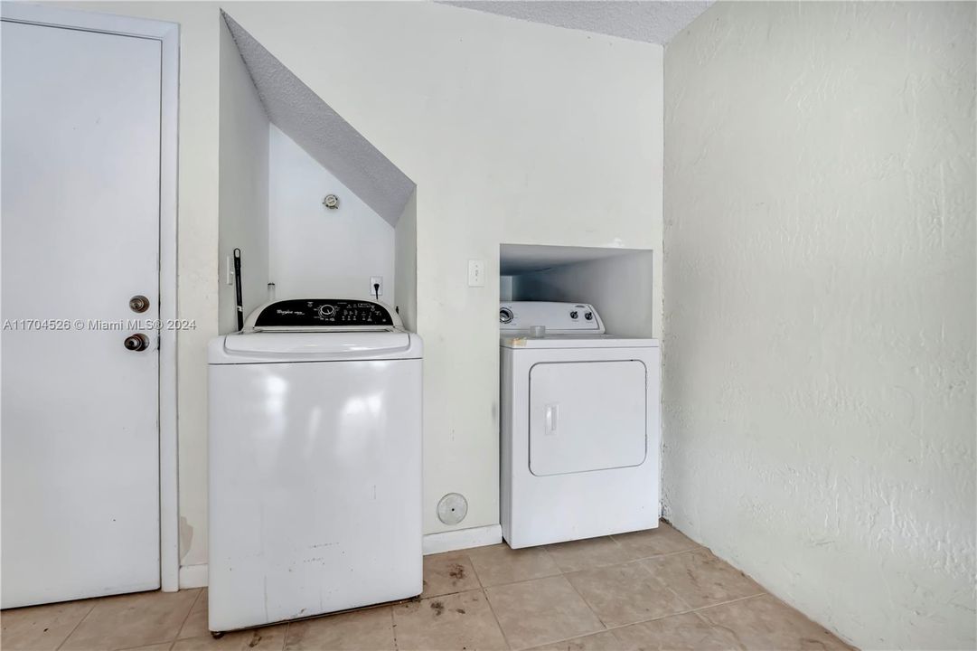 For Sale: $430,000 (3 beds, 2 baths, 1491 Square Feet)