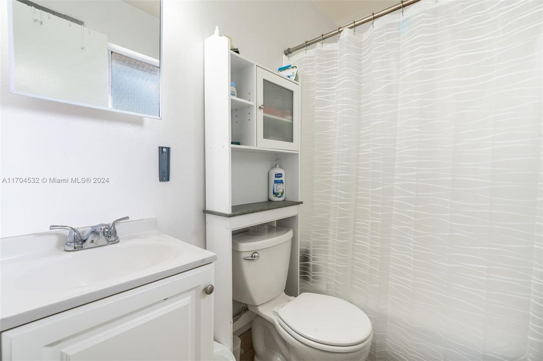 For Sale: $249,000 (2 beds, 2 baths, 968 Square Feet)