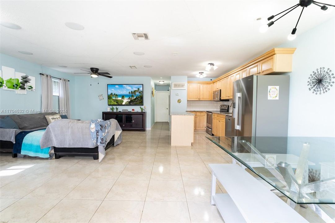 For Sale: $249,000 (2 beds, 2 baths, 968 Square Feet)