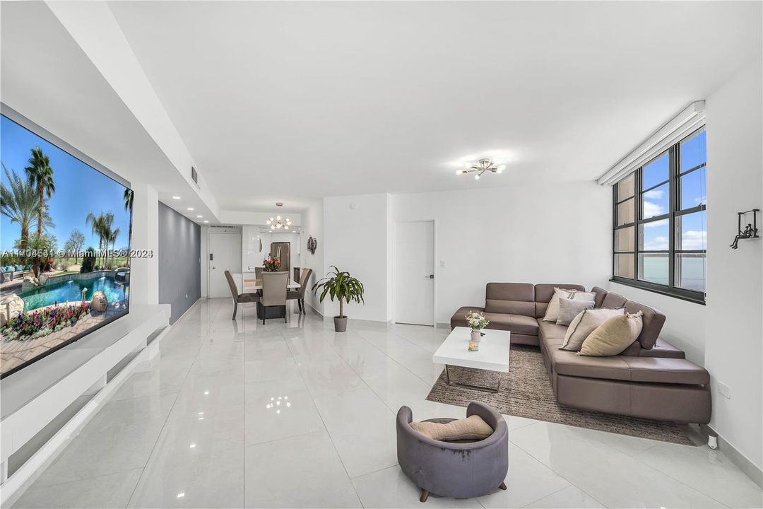 En Venta: $430,000 (2 camas, 2 baños, 990 Pies cuadrados)