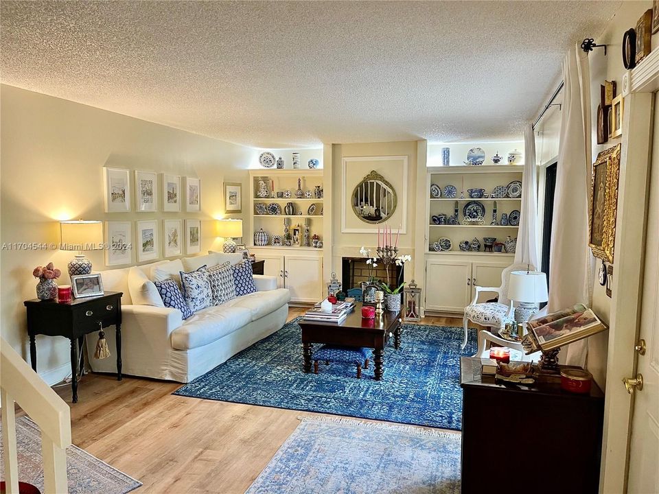 Active With Contract: $2,400 (2 beds, 2 baths, 1236 Square Feet)