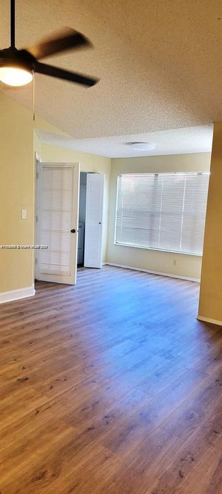 Active With Contract: $1,750 (1 beds, 1 baths, 805 Square Feet)