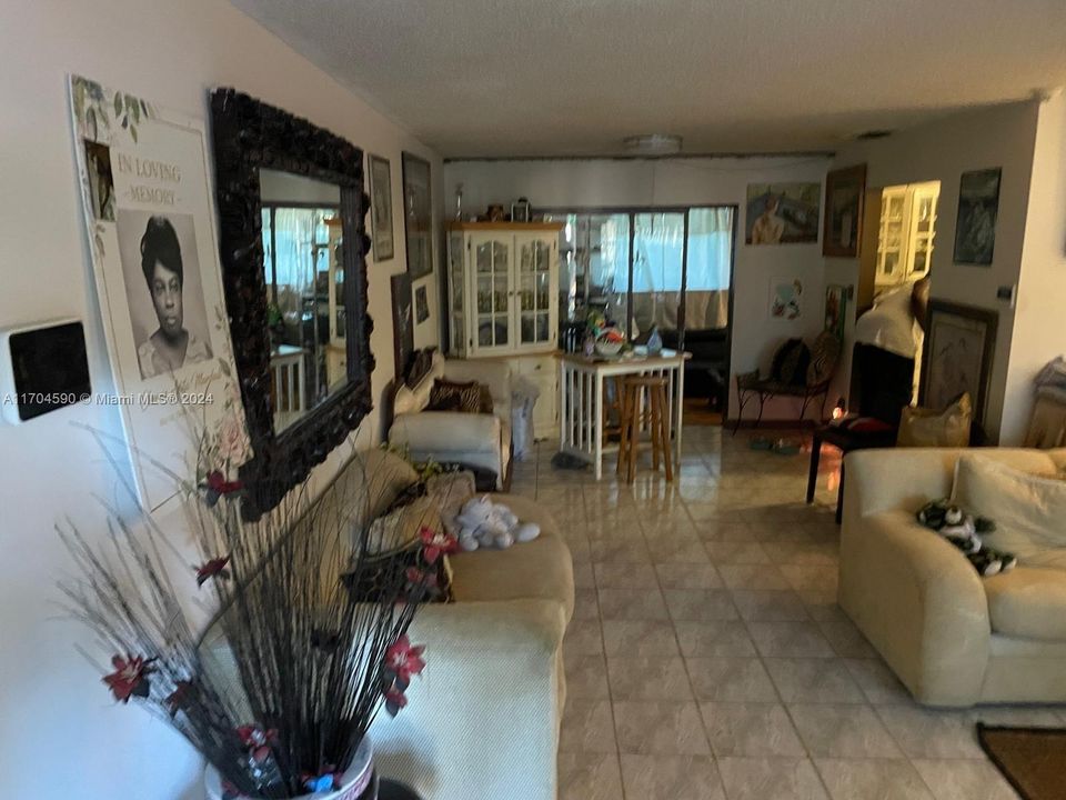 En Venta: $385,000 (2 camas, 2 baños, 1830 Pies cuadrados)