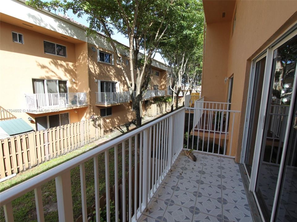 For Rent: $2,400 (2 beds, 2 baths, 1060 Square Feet)