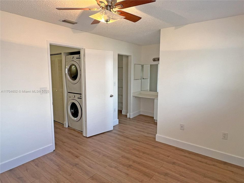 For Rent: $2,400 (2 beds, 2 baths, 1060 Square Feet)