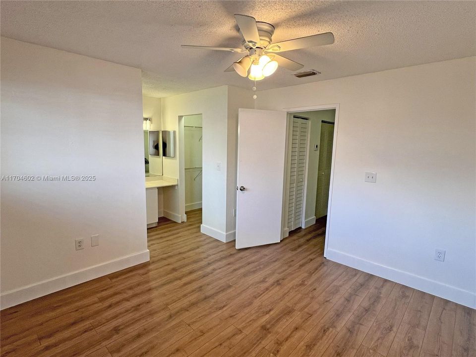 For Rent: $2,400 (2 beds, 2 baths, 1060 Square Feet)