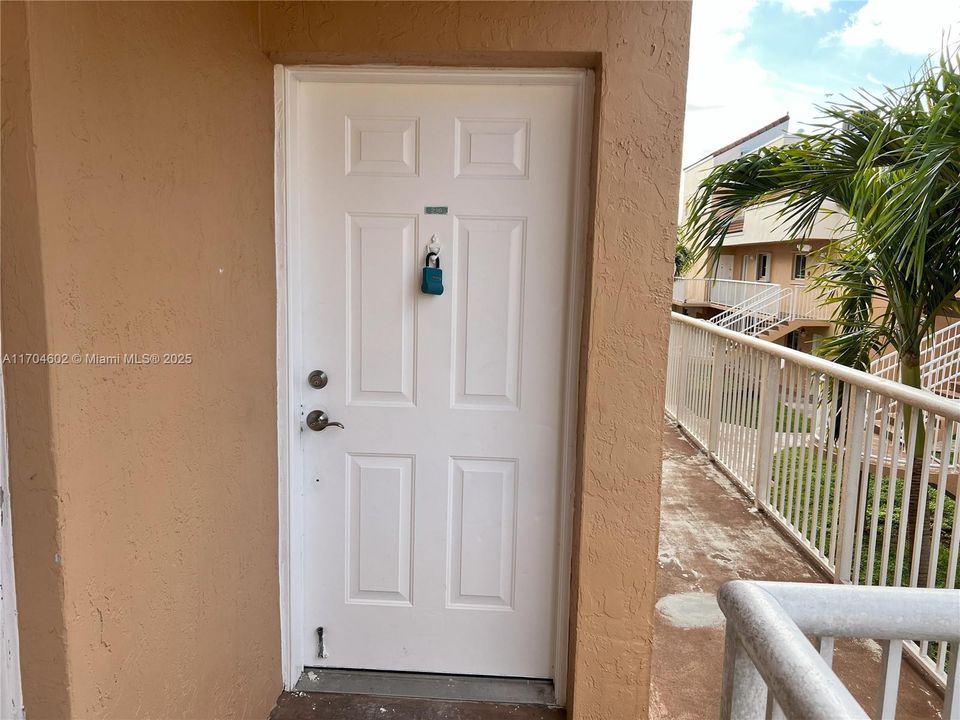 For Rent: $2,400 (2 beds, 2 baths, 1060 Square Feet)