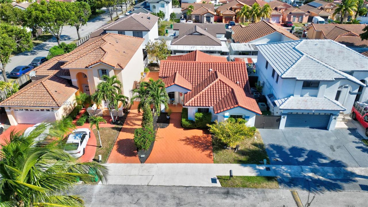 For Sale: $735,000 (3 beds, 2 baths, 1607 Square Feet)