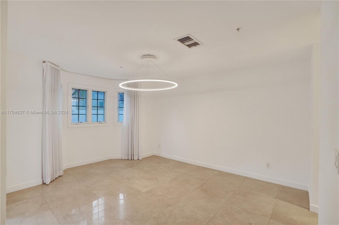 En Venta: $2,300,000 (3 camas, 3 baños, 2640 Pies cuadrados)