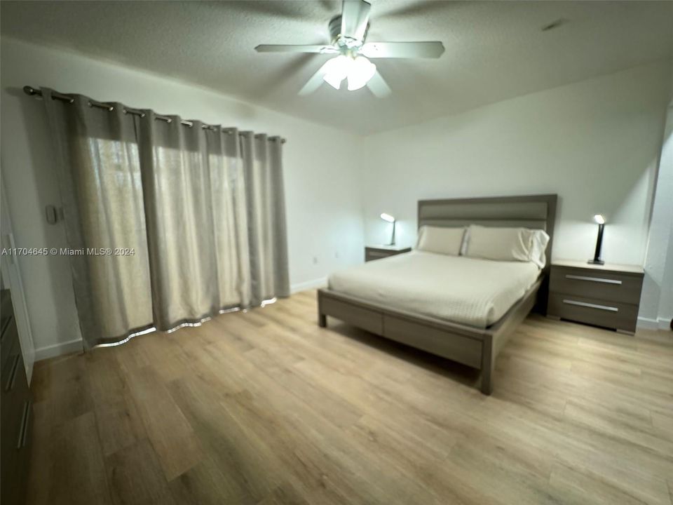 For Sale: $175,000 (1 beds, 2 baths, 691 Square Feet)