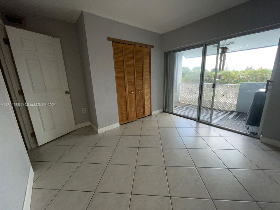 Active With Contract: $1,850 (2 beds, 1 baths, 707 Square Feet)