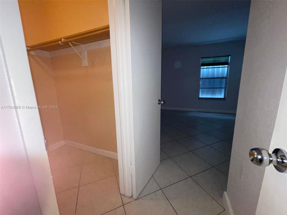 Active With Contract: $1,850 (2 beds, 1 baths, 707 Square Feet)