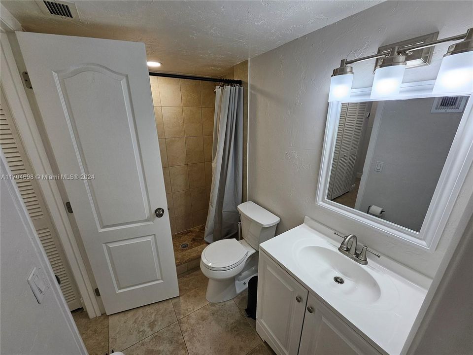 For Sale: $295,000 (1 beds, 1 baths, 850 Square Feet)