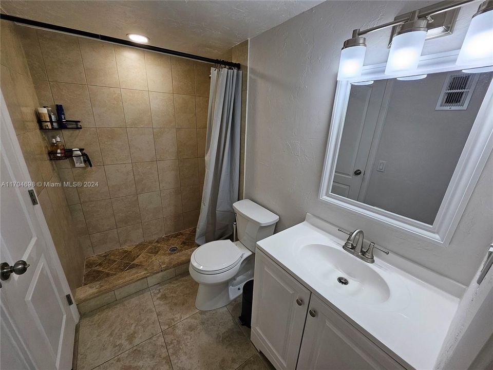 For Sale: $295,000 (1 beds, 1 baths, 850 Square Feet)