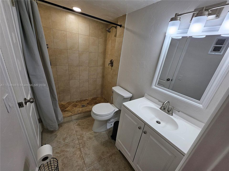 For Sale: $295,000 (1 beds, 1 baths, 850 Square Feet)