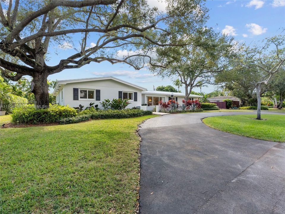 For Sale: $1,195,000 (4 beds, 2 baths, 2018 Square Feet)