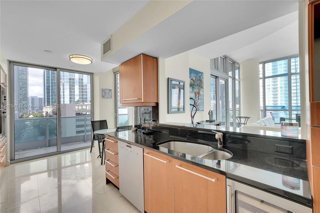 For Sale: $1,150,000 (2 beds, 2 baths, 1460 Square Feet)