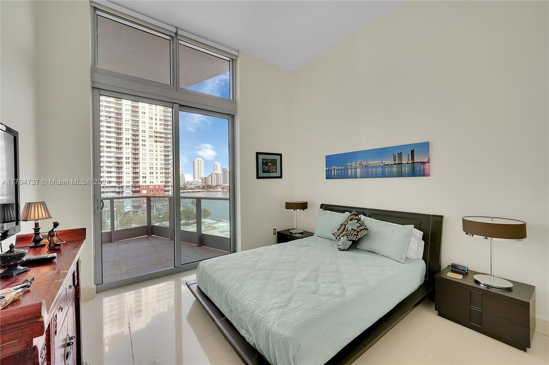 For Sale: $1,150,000 (2 beds, 2 baths, 1460 Square Feet)