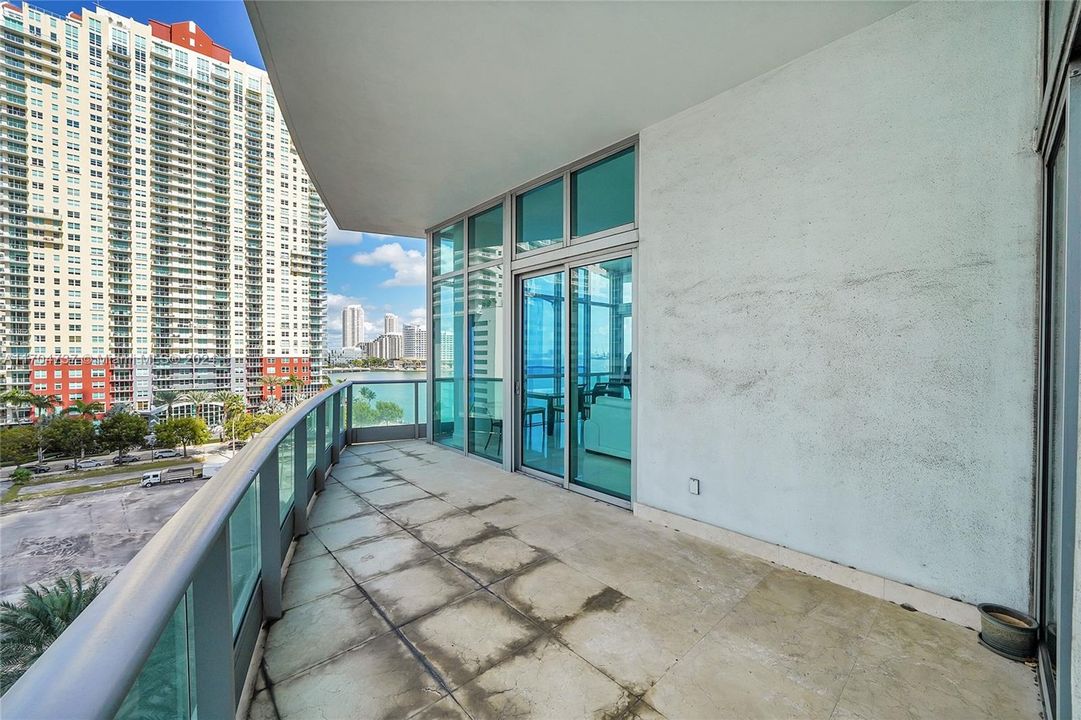 For Sale: $1,150,000 (2 beds, 2 baths, 1460 Square Feet)