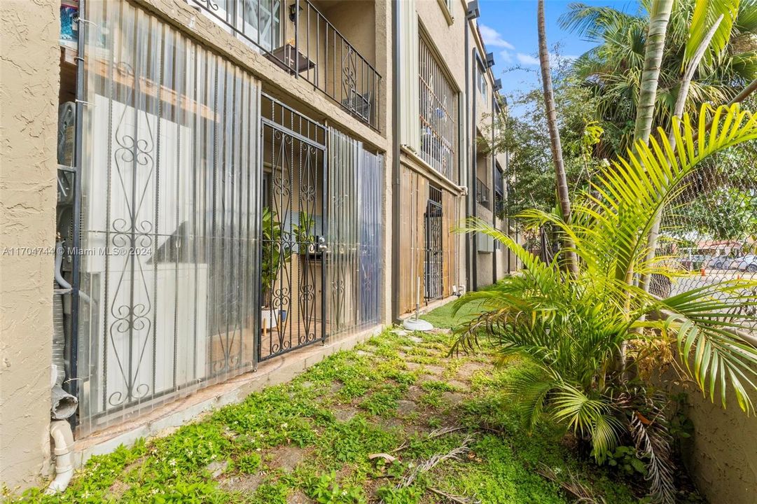 En Venta: $245,000 (2 camas, 1 baños, 900 Pies cuadrados)