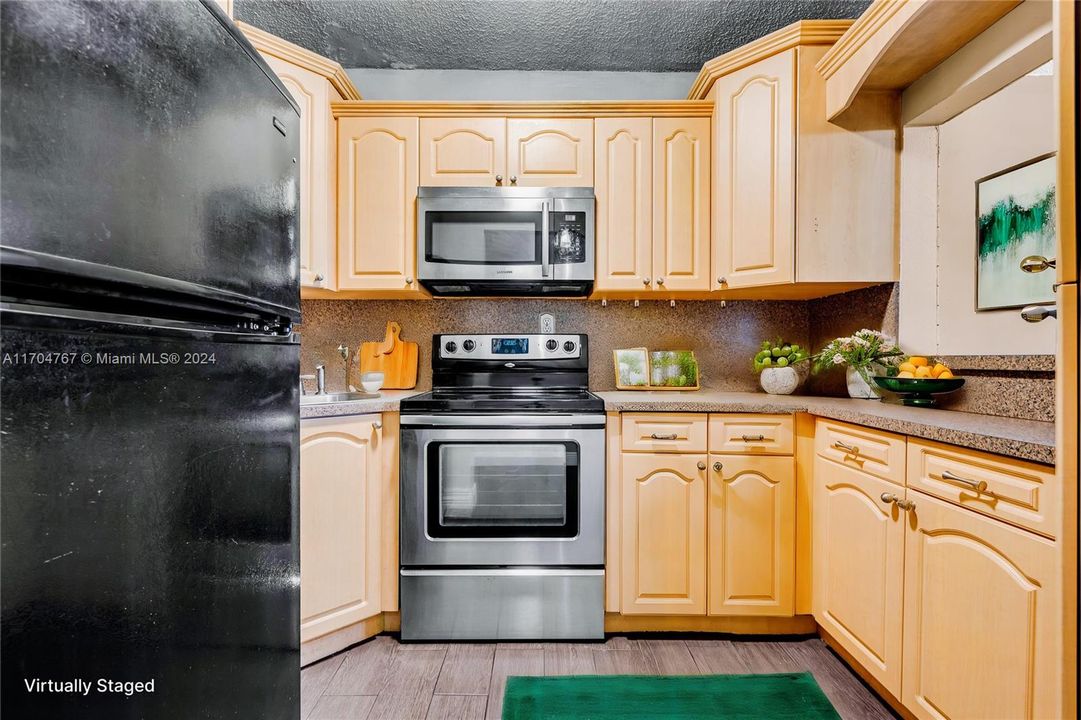 For Sale: $260,000 (2 beds, 2 baths, 870 Square Feet)