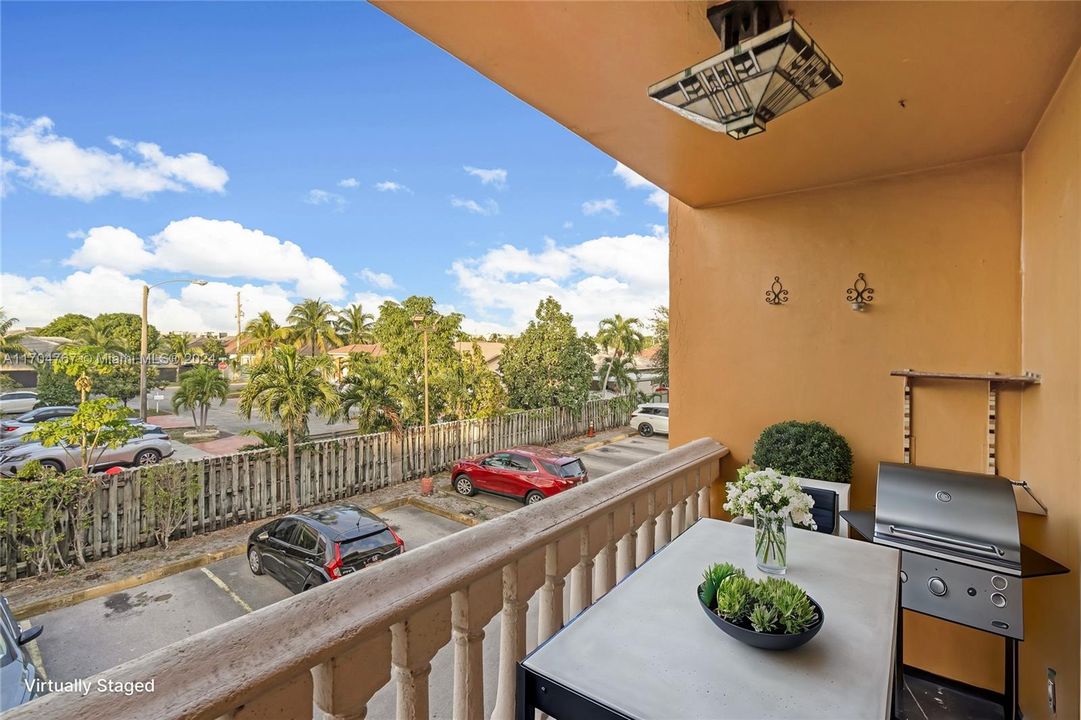 For Sale: $260,000 (2 beds, 2 baths, 870 Square Feet)