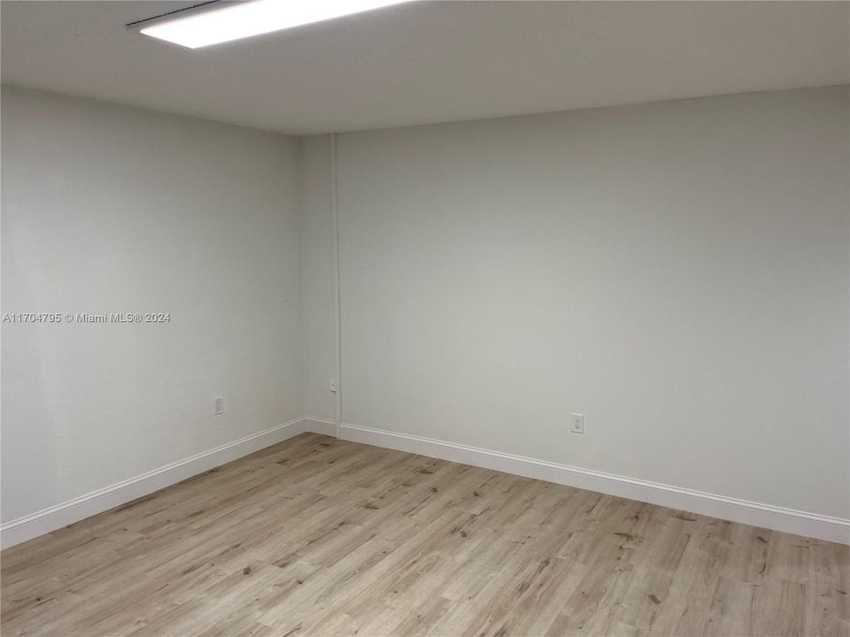 For Rent: $2,500 (2 beds, 1 baths, 828 Square Feet)