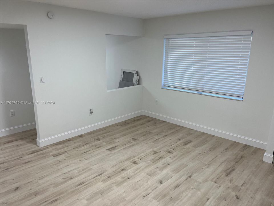 For Rent: $2,500 (2 beds, 1 baths, 828 Square Feet)