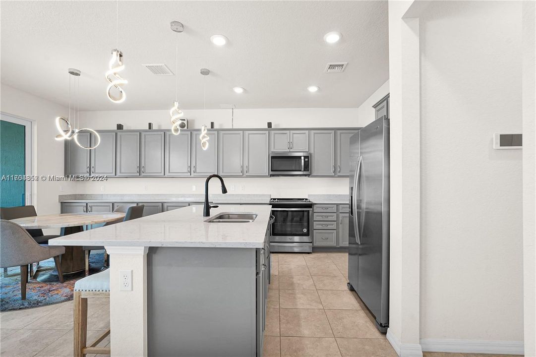 Active With Contract: $4,100 (3 beds, 2 baths, 1824 Square Feet)