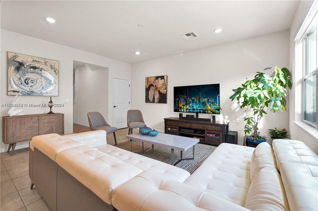 Active With Contract: $4,100 (3 beds, 2 baths, 1824 Square Feet)