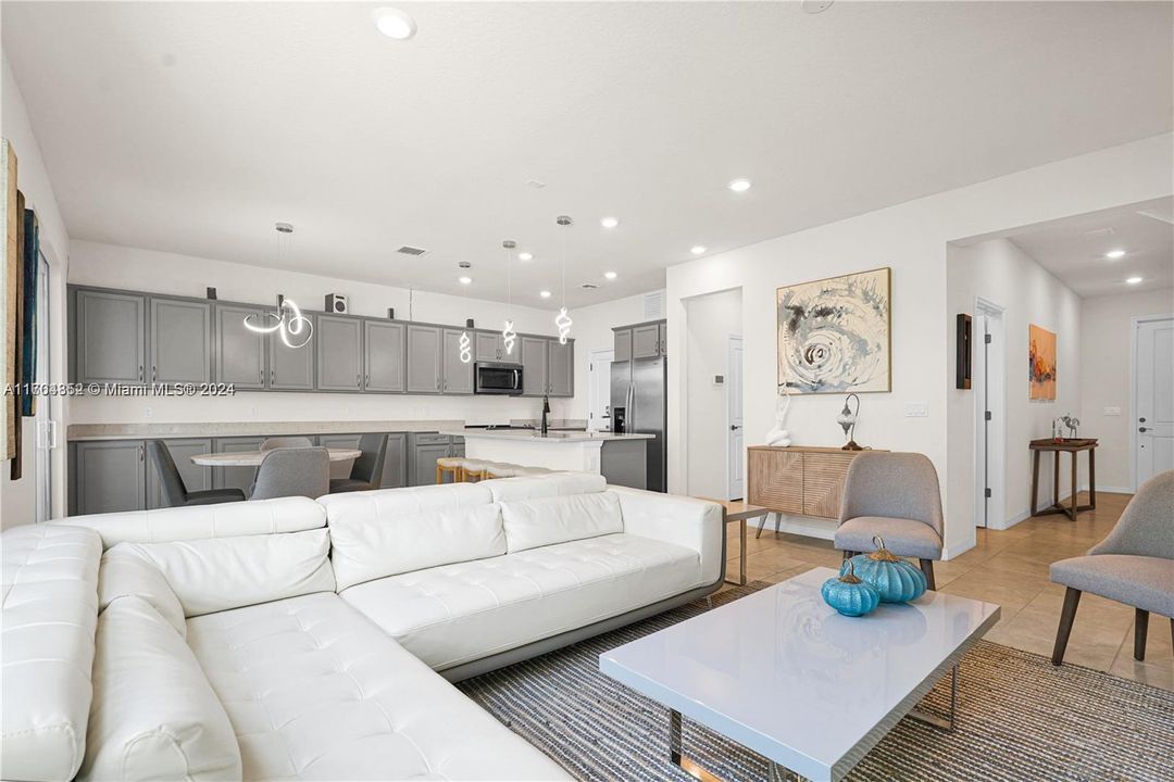 Active With Contract: $4,100 (3 beds, 2 baths, 1824 Square Feet)