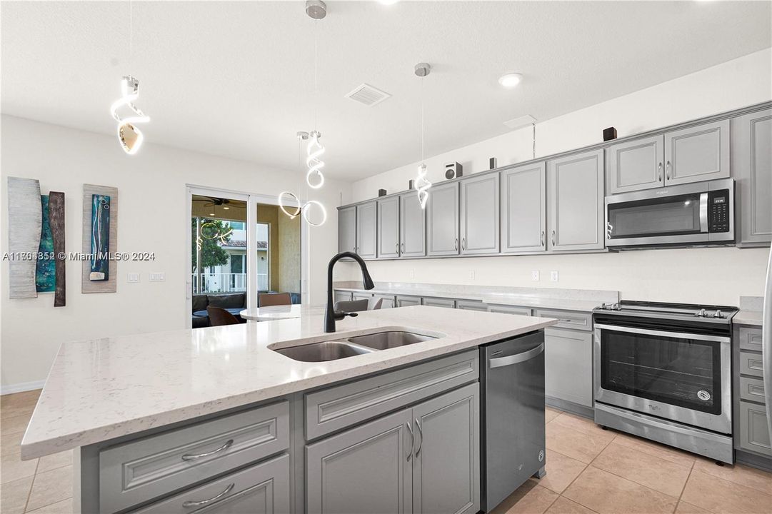 Active With Contract: $4,100 (3 beds, 2 baths, 1824 Square Feet)