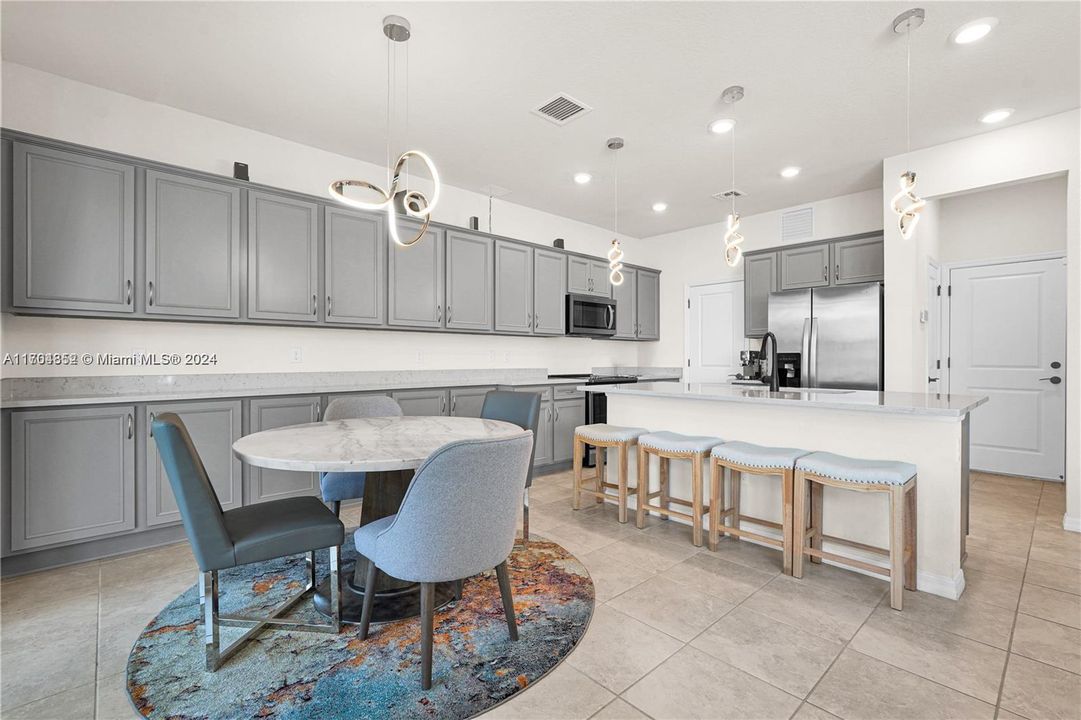 Active With Contract: $4,100 (3 beds, 2 baths, 1824 Square Feet)