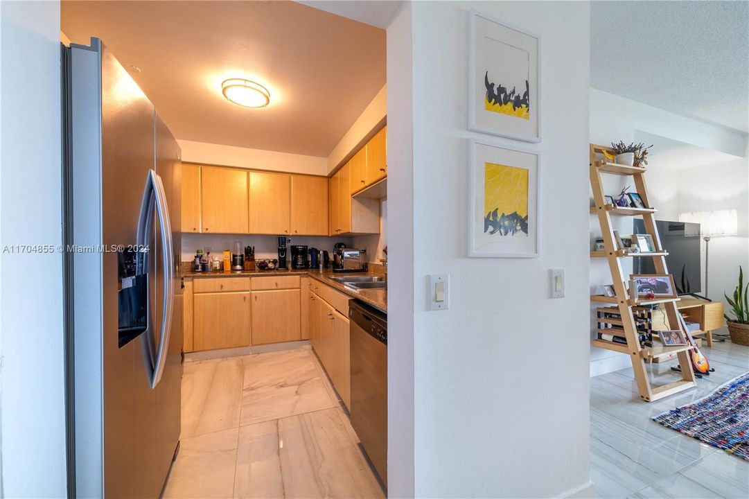 For Sale: $675,000 (2 beds, 2 baths, 1140 Square Feet)