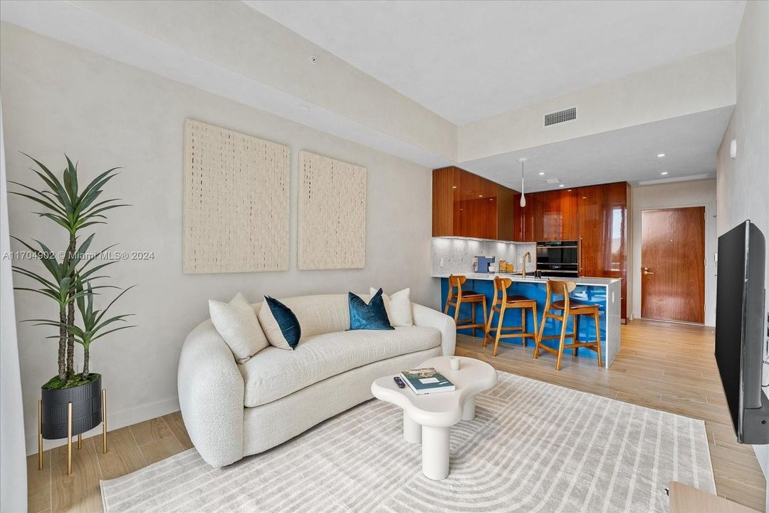 Active With Contract: $825,000 (1 beds, 1 baths, 658 Square Feet)