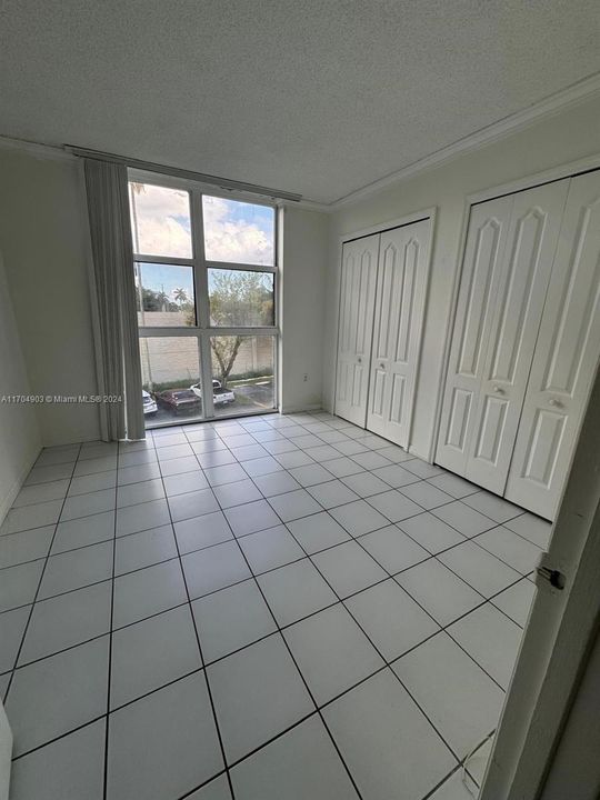 Active With Contract: $2,150 (2 beds, 2 baths, 898 Square Feet)