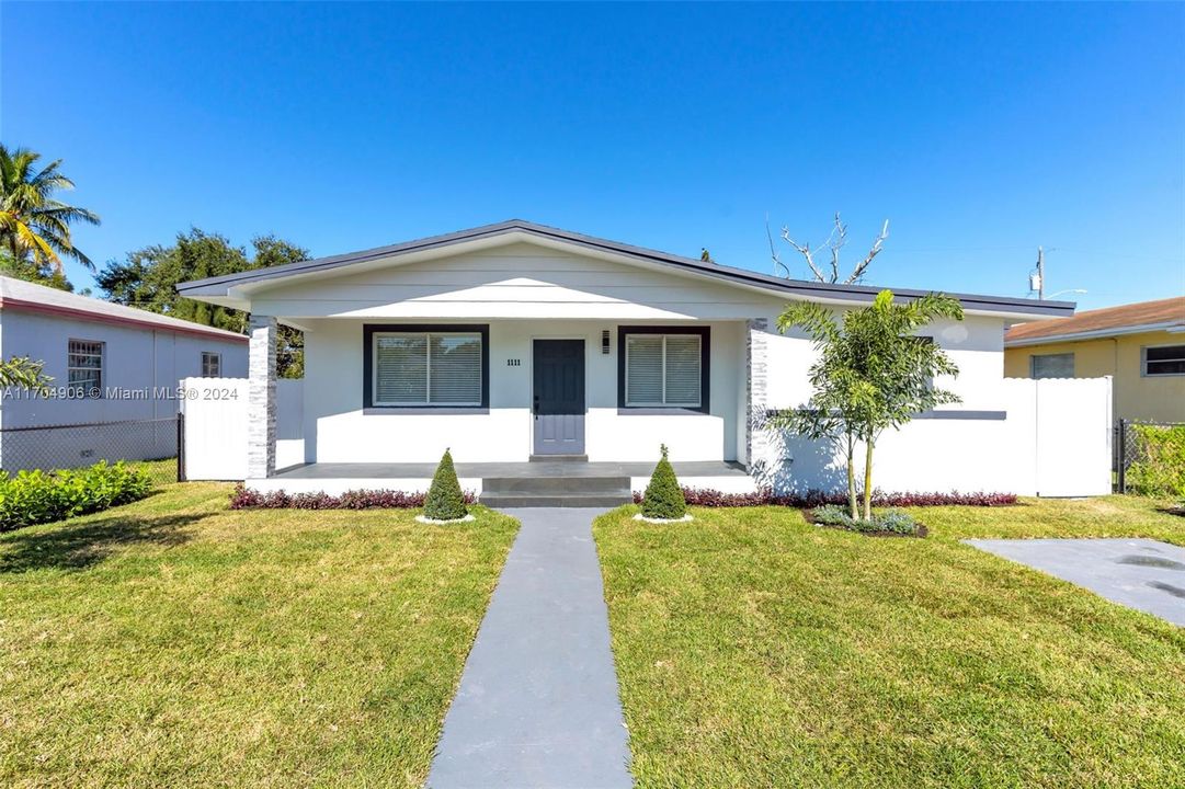 For Sale: $589,900 (4 beds, 2 baths, 1284 Square Feet)