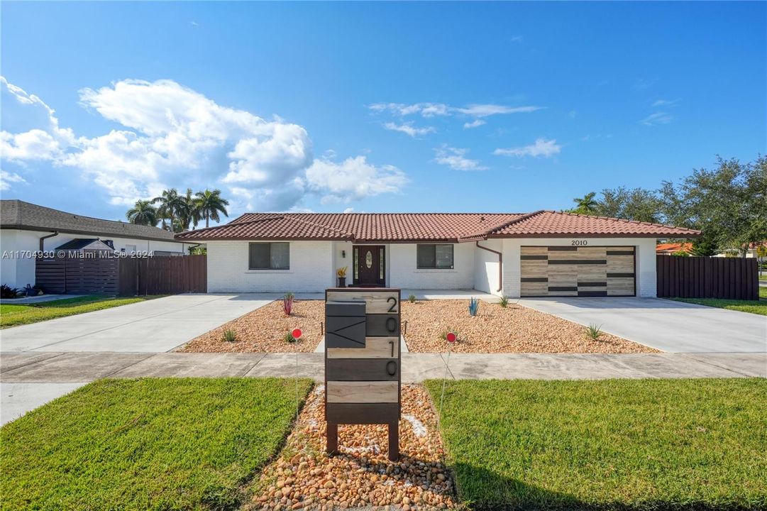 For Sale: $1,447,000 (3 beds, 2 baths, 2289 Square Feet)