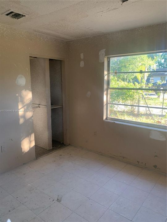 Недавно продано: $85,000 (3 спален, 1 ванн, 0 Квадратных фут)