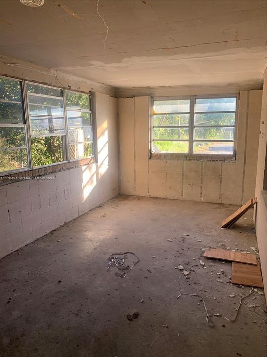 Недавно продано: $85,000 (3 спален, 1 ванн, 0 Квадратных фут)